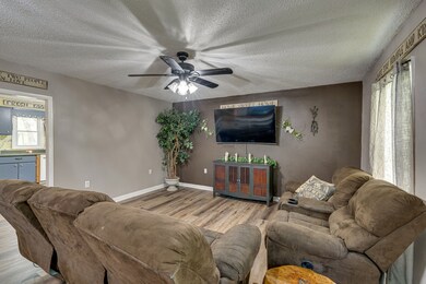 Large Living Room With Ceiling Fan