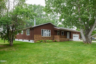 1713 1st St NE, Mandan, ND 58554 - photo 2