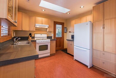 433 NE Hawthorne Ave, Bend, OR 97701 - photo 7