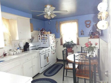 Kitchen. side 1