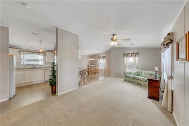 510 Sinclair Cir, Tavares, FL 32778 - photo 3