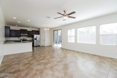 005-photo-living-room-7026513