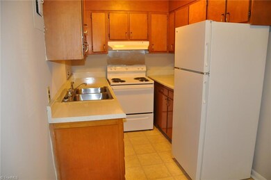 1608 W Northwest Blvd unit C, Winston Salem, NC 27104 - photo 4