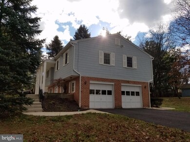 1048 Grandview Cir, Pottstown, PA 19465 - photo 3