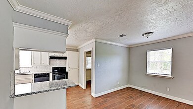 10122 Woodhollow Dr, Conroe, TX 77385 - photo 5