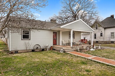 206 E Pembroke St, Tuscola, IL 61953 - photo 2