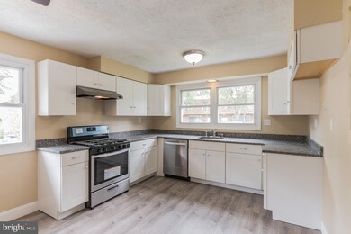 85 E Clayton Ave, Clayton, NJ 08312 - photo 4