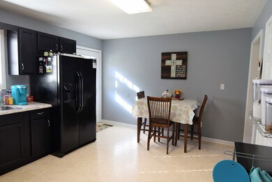 302 Pine Hill Dr, Hopkinsville, KY 42240 - photo 4