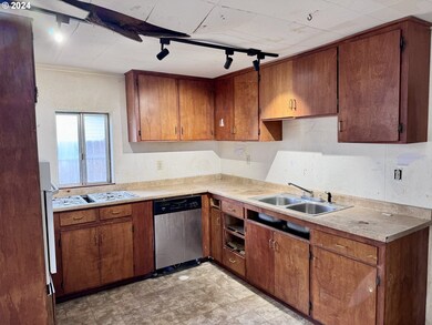 1104 Elm St, Baker City, OR 97814 - photo 6