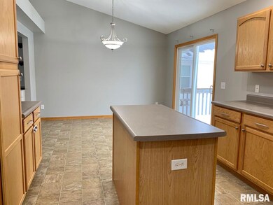 1420 W 52nd St, Davenport, IA 52806 - photo 7