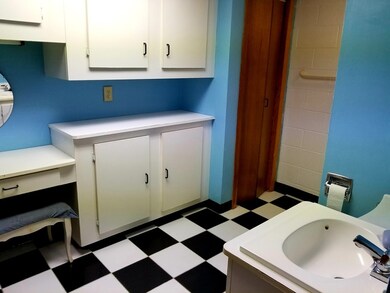 254 East St, South Hadley, MA 01075 - photo 4