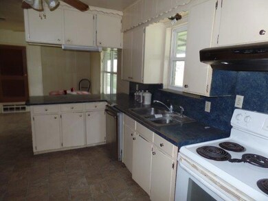 131 South Dr, Springtown, TX 76082 - photo 6