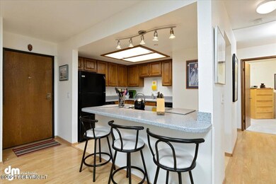 Kitchen w/ Bar