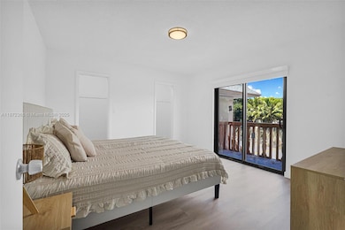 13210 Memorial Hwy unit 211, Miami, FL 33161 - photo 5