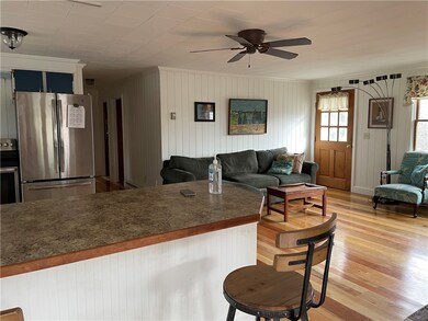 Open family room/kitchen floor plan