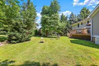 53 Cognewaugh Rd Cos Cob CT-small-045-04