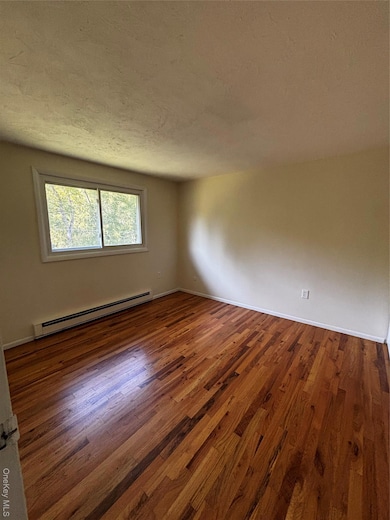 804 Parr Meadow Dr, Newburgh, NY 12550 - photo 4