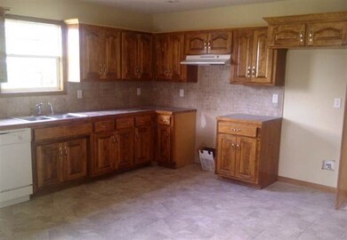 427 Rachael Cir, Raymore, MO 64083 - photo 2