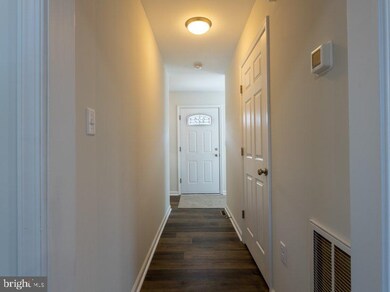 501 Stonewall St, Strasburg, VA 22657 - photo 3