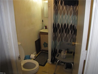 308 Hogart St, Franklin, VA 23851 - photo 2