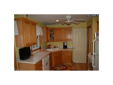 Kitchen---Laminate Floor--All Appliances Stay