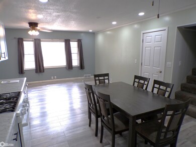 921 S 10th Ave, Marshalltown, IA 50158 - photo 7