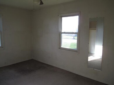 7311 N Pine St, Davenport, IA 52806 - photo 3
