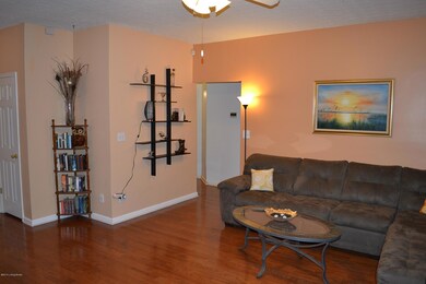 5809 Hudson Lake Dr, Louisville, KY 40291 - photo 4