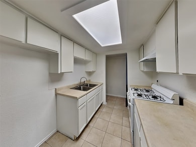 2503 Roberts Cir, Arlington, TX 76010 - photo 5