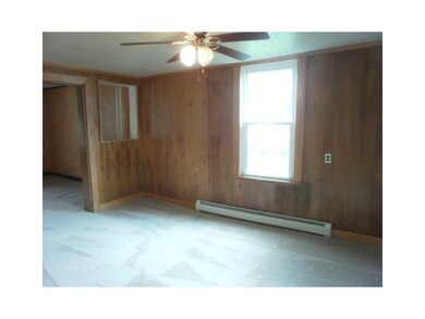 Dining Room. Window Wall between Dining Room and L