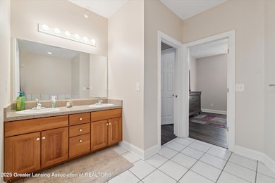 12-268-W-Saginaw-St-unit-202-East-Lansin