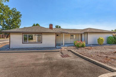 2374 Corona Ave, Medford, OR 97504 - photo 2