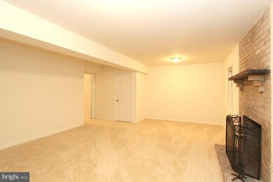 11551 Pine Cone Ct, Reston, VA 20191 - photo 6