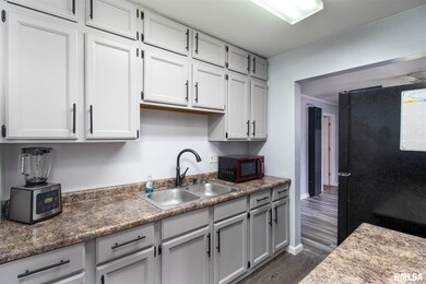 3114 W 70th St, Davenport, IA 52806 - photo 7