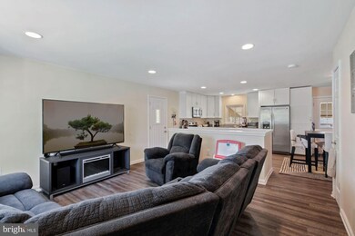 3361 Cranberry S, Laurel, MD 20724 - photo 4