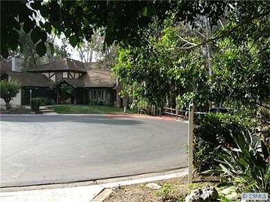 view across cul-de-sac