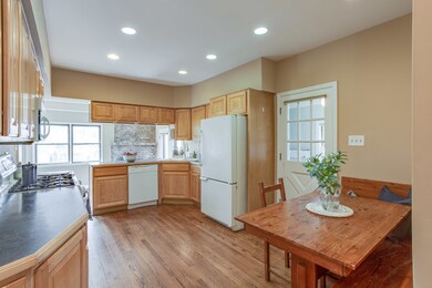 Open Concept Eat-In Kitchen