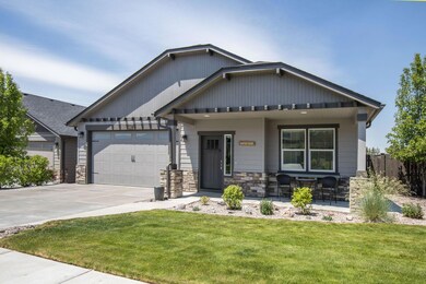 4467 SW Salmon Ave, Redmond, OR 97756 - photo 2