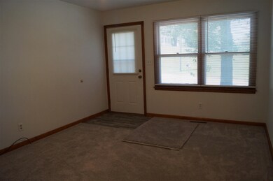 934 1st St N, Newton, IA 50208 - photo 3