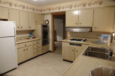 713 S Sumac Ave, Waukegan, IL 60085 - photo 6