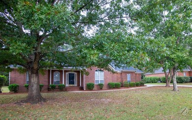 219 Twelve Oaks Dr, Warner Robins, GA 31088 - photo 2