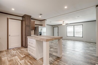 417 Lois Cir, Weatherford, TX 76049 - photo 5