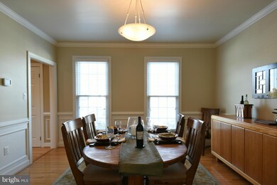 4874 Oakcrest Dr, Fairfax, VA 22030 - photo 4