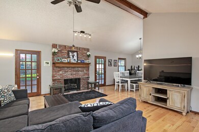 4119 E University St-7