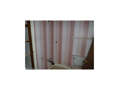 full bathroom, upper level  (sink is missing)