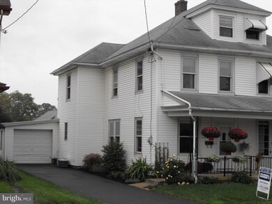 58 N Railroad Ave, New Holland, PA 17557 - photo 3