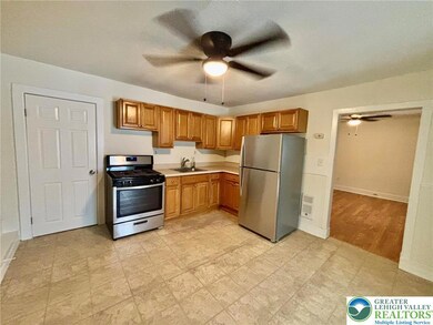 631 Pen Argyl St unit 5, Pen Argyl, PA 18072 - photo 2