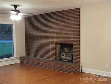 414 W Springs St, Lancaster, SC 29720 - photo 4