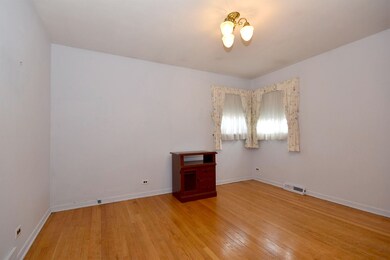 2157 Webster Ln, Des Plaines, IL 60018 - photo 2