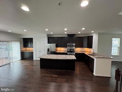 19501 Vaughn Landing Dr, Germantown, MD 20874 - photo 3